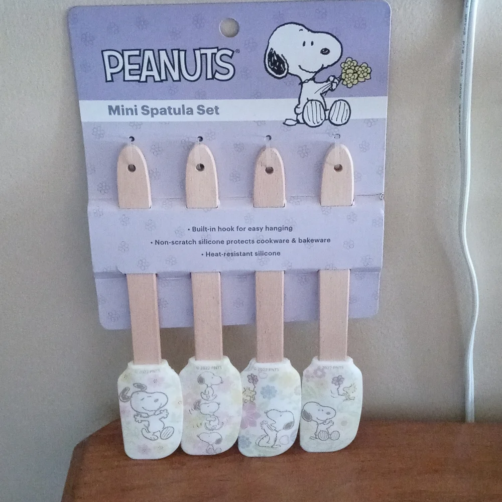 Snoopy spatulas